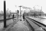 Schneeräumarbeiten in Halle (Saale) Hauptbahnhof.  (1927) <i>Foto: RVM</i>