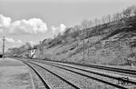 Blick in den Bahnhof Marienheide mit den Streckengleisen von und nach Gummersbach. In der Nordausfahrt zweigten die Strecken nach Remscheid-Lennep und Meinerzhagen ab. (02.1962) <i>Foto: BD Wuppertal (Säuberlich)</i>