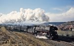 Auf dem Weg nach Gerstungen passiert 01 532 mit D 1097 das Örtchen Ronshausen bei Bebra. (28.03.1970) <i>Foto: Robin Fell</i>