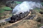 95 0009 legt sich mit P 18005 bei Kaulsdorf (Saale) in die Kurve. Gut zu erkennen der bis 1945 zweigleisige Ausbau der Hauptbahn.  (07.04.1978) <i>Foto: Robin Fell</i>