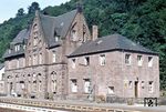 Im Gegensatz zu Liblar ist das Empfangsgbeäude von Kyllburg erhalten geblieben und besitzt zudem eine empfehlenswerte Gaststätte. (07.09.1981) <i>Foto: Peter Schiffer</i>