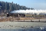 01 0528 rollt mit D 200 ohne Kraftanstrengung die Rampe nach Bebra hinab, die kalte Luft sorgte dennoch für eine Dampffahne. (21.12.1972) <i>Foto: Wilfried Sieberg</i>