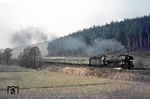 Am bekannten "Bello-Blick" bei Hönebach befördert 01 0528 den aus 10 Wagen bestehenden D 199 (Frankfurt/M - Bebra – Erfurt – Frankfurt/O).  (30.03.1973) <i>Foto: Wolfgang Bügel</i>