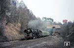 Die Reisenden im D 198 (Leipzig - Erfurt - Mönchengladbach) haben hier am Hönebacher Tunnel die Zitterpartie an der innerdeutschen Grenze bereits hinter sich. Es führt 01 0528 des Bw Erfurt.  (27.03.1973) <i>Foto: Wolfgang Bügel</i>