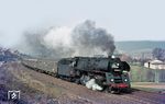 01 0501 vor D 207 (Frankfurt/M – Bebra – Erfurt – Dresden – Görlitz – Warszawa) bei Ronshausen. Das Planum des ehemaligen 3. Gleises ist noch gut zu erkennen.  (30.03.1973) <i>Foto: Wolfgang Bügel</i>