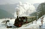 74 1230 mit Sonderzug P 21521 auf der Schwarzatalbahn bei Obstfelderschmiede. (26.02.1982) <i>Foto: Wolfgang Bügel</i>