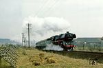 Auf dem Streckenabschnitt von Jena nach Weimar besserte sich das Wetter auch nicht, als 03 1010 mit ihrem Sonderzug bei Großschwabhausen erschien. (28.02.1982) <i>Foto: Wolfgang Bügel</i>