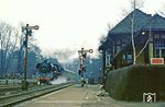 Auf der Rückfahrt von Weimar nach Saalfeld (Saale) fährt 03 1010 mit ihrem Sonderzug durch Jena West. (28.02.1982) <i>Foto: Wolfgang Bügel</i>
