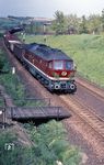DR 132 643 fährt mit einem Güterzug durch Limmritz auf der Strecke Döbeln - Waldheim.  (12.05.1983) <i>Foto: Peter Schiffer</i>