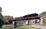 50 1002 überquert die Freiberger Mulde bei Roßwein. (10.05.1983) <i>Foto: Peter Schiffer</i>