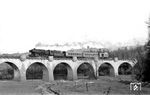50 3116 vom Bw Reichenbach (Vogtl) mit P 2265 auf dem 120 m langen Viadukt Triebestal (Tscherlichbrücke) zwischen Zeulenroda unt Bf und Zeulenroda ob Bf. (31.03.1973) <i>Foto: Johannes Glöckner</i>
