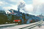 Hier hat 94 1292 in Erfurt-West die 95 6676, 93 230 und weitere Fahrzeuge am Haken. (14.06.1982) <i>Foto: Wolfgang Bügel</i>