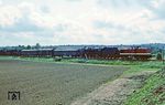 Der Ausstellungszug mit DR 112 416, 01 005, 95 1027 und 44 0104 bei Erfurt-Nord. (14.06.1982) <i>Foto: Wolfgang Bügel</i>