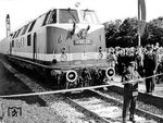 Feierliche Freigabe des ersten geschlossenen Containerzugs der Deutschen Reichsbahn, der aus 10 R-Wagen für je drei Container bestand und auf der Verbindung Rostock - Berlin - Dresden verkehrte. Zuglok war V 180 281 des Bw Dresden. (29.06.1968) <i>Foto: Historische Sammlung der Deutschen Bahn AG</i>