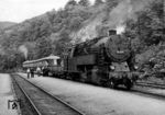 95 009 vom Bw Probstzella mit SVT 137 225 (T-Bw Karlshorst) auf einer Versuchsfahrt im Bahnhof Rauenstein (Thür).  (08.07.1956) <i>Foto: Gerhard Illner</i>