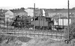 03 2135 vom Bw Wittenberge mit einem Containerzug am Grenzzaun in Berlin Bornholmer Straße.  (21.07.1970) <i>Foto: Burkhard Wollny</i>