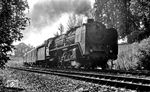 01 165 vor D 111 mit dem Postwagen Hannover - Berlin hinter der Lok, unmittelbar an der Grenze zwischen Berlin-Griebnitzsee und -Kohlhasenbrück.  (28.07.1968) <i>Foto: Burkhard Wollny</i>