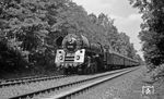 01 520 kurz vor der Grenze zwischen Westberlin und der DDR im Düppeler Forst bei Berlin-Kohlhasenbrück auf dem Weg nach Hamburg.  (27.07.1968) <i>Foto: Burkhard Wollny</i>
