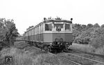 Eine Anbindung Düppels an den Berliner Vorortverkehr erfolgte 1939 mit der Eröffnung des zwischen Potsdam und Zehlendorf gelegenen Bahnhofs Düppel. Nach dem Zweiten Weltkrieg wurden die Gleise als Reparationsleistung teilweise abgebaut, es fuhren nur noch Pendelzüge der S-Bahn zwischen Düppel und Zehlendorf. Mit dem Bau der Berliner Mauer lag Düppel am südlichen Rand von West-Berlin. Eine Wiederinbetriebnahme der gesamten Strecke wurde unmöglich. Am 20. Dezember 1972 wurde an der Strecke der neue S-Bahn-Haltepunkt Zehlendorf Süd eröffnet, die einzige neueröffnete S-Bahn-Station in West-Berlin seit dem Mauerbau. 1980 wurde der S-Bahn-Verkehr auf dem noch verbliebenen Streckenabschnitt eingestellt. (01.06.1972) <i>Foto: Burkhard Wollny</i>