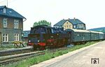 86 1001 rangiert in Crottendorf oberer Bf den GmP 68364 für die Rückfahrt nach Schlettau zusammen. (18.06.1982) <i>Foto: Wolfgang Bügel</i>