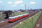 Eine vierteilige Schienenbuseinheit mit DR 172 113 (ex VT 2.09.213, Waggonbau Görlitz, Inbetriebnahme am 01.04.1969) am Zugschluss fährt nach Stralsund ein. (08.1979) <i>Foto: David Adams</i>