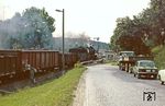 In der Bahnhofseinfahrt von Miltitz-Roitzschen hat Ng 62348 mit 50 3540 Vorfahrt vor dem individuellen Straßenverkehr. (18.08.1982) <i>Foto: Joachim Bügel</i>