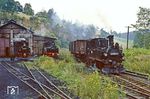 99 1561 erreicht den Endpunkt der Schmalspurbahn in Jöhstadt und fährt an den im dortigen Bw wartenden 99 1568 und 99 1585 vorbei. (20.08.1982) <i>Foto: Joachim Bügel</i>