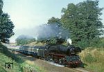 In Oebisfelde hatte 41 1055 den D 447 (Köln - Leipzig) übernommen und beeilt sich östlich von Oebisfelde (bei Etingen) den Zug pünktlich bis Magdeburg zu bringen. (23.09.1982) <i>Foto: Wolfgang Bügel</i>