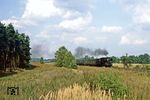 Durch typische Altmarklandschaften dampft 50 3684 mit P 6451 nach Oebisfelde. (23.09.1982) <i>Foto: Wolfgang Bügel</i>