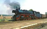 41 1185 (Orenstein & Koppel, Berlin) wurde am 10.07.1939 beim Bw Breslau-Mochbern in Dienst gestellt. Vermeintlich erst nach Kriegsende soll sie im Juli 1945 noch von Breslau nach Senftenberg gekommen sein. Am 04.12.1990 wurde sie beim Bw Güsten offiziell von der Reichsbahn ausgemustert. Anschließend wurde sie noch als betriebsfähige Museumslok in Staßfurt genutzt. Seit 2005 steht sie als rollfähiges Exponat in der Außenstelle des DB Museum im Bw Halle P. (23.09.1982) <i>Foto: Wolfgang Bügel</i>