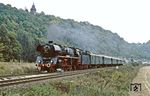 Als 03 1010 mit ihrem Sonderzug P 26504 im Saaletal bei Orlamünde erschien, hatte sich die Sonne schon wieder verzogen. Anlass der Sonderfahrt war eine Fahrt des Programmes "Garantiereisen" des Reisebüros der DDR für westdeutsche Eisenbahnfreunde. (25.09.1982) <i>Foto: Wolfgang Bügel</i>