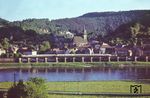 Der "Vindobona" war ein internationaler Schnellzug, der seit 1957 zwischen Berlin und Wien über Dresden und Prag verkehrte. Hier ist ein VT 175 als "Vindobona" an der Elbe bei Königstein in der sächsischen Schweiz unterwegs. (26.05.1979) <i>Foto: Joachim Claus</i>