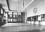Die erste Halle in Mainz Hbf existierte bis 1935. Bei einem Brand des Dachstuhls des Empfangsgebäudes am 23. Dezember 1934 wurde sie in Mitleidenschaft gezogen. Im Empfangsgebäude fielen Speicher und Schlafräume des Personals der Bahnhofswirtschaft den Flammen zum Opfer. Trotz des geringen Schadens an der Halle entschied sich die Reichsbahndirektion Mainz im Rahmen von Arbeitsbeschaffungsprogrammen, sie komplett zu ersetzen. (1936) <i>Foto: RVM</i>