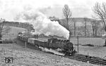 Und schnell noch einmal zurück auf die Nebenbahn Crottendorf - Walthersdorf, wo gerade noch rechtzeitig 86 1608 mit GmP 16638 hinter Walthersdorf abgepasst wurde. (22.04.1976) <i>Foto: Joachim Bügel</i>