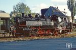 Die Bahnstrecke von Walthersdorf nach Crottendorf wurde nur überregional bekannt, weil letztmalig Loks der Baureihe 86 planmäßig alle Züge dort beförderten. 86 1001 rangiert hier in Crottendorf ob Bf. (27.09.1982) <i>Foto: Wolfgang Bügel</i>