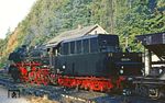 50 3519 entstand 1958 aus der 1940 bei Henschel in Kassel gebauten 50 342. Gekuppelt ist die Lok mit dem Neubautender 2'2' T 28, der von LKM Babelsberg im Jahr 1959 produziert wurde. Ursprünglich war der Tender an Lok 23 1084 gekuppelt, wurde dann von 50 3516 an die 50 3519 weitergereicht. (28.09.1982) <i>Foto: Wolfgang Bügel</i>