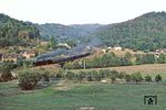 Mit den Wagen des Zwickauer Traditionszug ist 03 001 vor einem Intraflug-Sonderzug am Bk. Götterfelsen bei Meißen unterwegs. (28.09.1982) <i>Foto: Wolfgang Bügel</i>