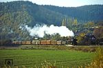 41 1273 kommt mit Ng 66473 am Ortsteil Remschütz kurz vor Saalfeld (Saale) angedampft. (29.09.1982) <i>Foto: Volker Fröhmer</i>