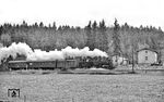 86 1361 passiert mit P 18767 die ehemalige Blockstelle Wilischthal bei Hopfgarten.  (22.04.1976) <i>Foto: Joachim Bügel</i>