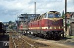 DR 118 801 (LKM, Baujahr 1970) im Bw Meiningen. Bis 1981 trug sie die Bezeichnung 118 401, 1992 wurde sie noch in 228 801 umgezeichnet. (14.06.1991) <i>Foto: Manfred Kantel</i>