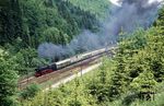 042 271 verlässt mit D 952 den Bahnhof Gehlberg (14.27-14.28 Uhr). Nächster Halt ist Oberhof von 14.35 Uhr bis 14.40 Uhr, der auch gerne zum Wassernehmen genutzt wurde. (15.06.1991) <i>Foto: Manfred Kantel</i>