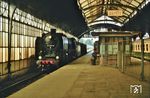 Im Rahmen einer Plandampfaktion erreicht 01 2137 vor D 783 (Dresden ab 8.55 Uhr - Görlitz an 10.41 Uhr) den Zielbahnhof Görlitz. (03.10.1991) <i>Foto: Manfred Kantel</i>