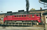 DR 120 338 auf der Drehscheibe im Bw Greiz. (07.10.1991) <i>Foto: Manfred Kantel</i>