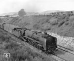 01 120 (Bw Erfurt P) mit einem Interzonenzug bei Bebra auf dem Weg zur innerdeutschen Grenze. (07.08.1961) <i>Foto: Joachim Claus</i>