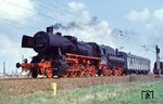 52 6666 mit einem MCC4i-Behelfspersonenwagen als Sonderzug 93315 bei Weißig. (09.04.1989) <i>Foto: Peter Schiffer</i>