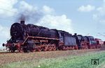 44 1378 vor Kohlenstaublok 52 4900 mit Sonderzug 93316 bei Weißig. (09.04.1989) <i>Foto: Peter Schiffer</i>