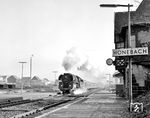 Die Erfurter 01 0526 war an diesem Tag mit D 200 aus Leipzig relativ pünktlich, als sie um 10.40 Uhr durch Hönebach brauste. Planmäßig sollte sie um 10.50 Uhr in Bebra sein. (17.02.1973) <i>Foto: Dieter Kempf</i>