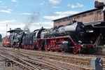 Nach Ende der Veranstaltung machen sich 41 1185, 95 1027 und 243 005 in Chemnitz-Hilbersdorf für die Rückfahrt nach Halle bereit. (21.08.2016) <i>Foto: Andreas Höfig</i>