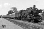 38 2945 (Bw Saalfeld) mit einem Personenzug in Göschwitz an der Saale. Die Lok hing als Schlussläufer an dem Zug mit einer V 180 aus Saalfeld. (1971) <i>Foto: Robin Fell</i>