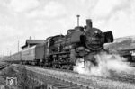 38 2945 verlässt als Schlusslok an einem Personenzug nach Jena den Bahnhof Göschwitz. (1971) <i>Foto: Robin Fell</i>